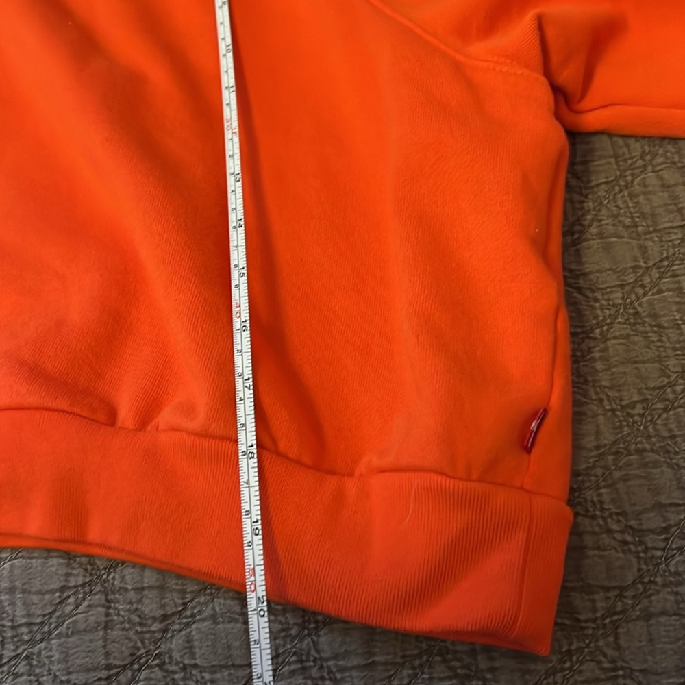 Levi’s Cropped Sweatshirt - Picture 9 of 10